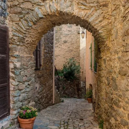 Apartman Medieval Au Coeur Du Village De *