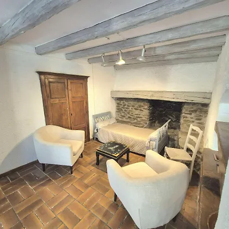 Apartment Medieval Au Coeur Du Village De Lama