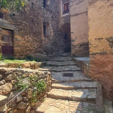 Medieval Au Coeur Du Village De * Lama