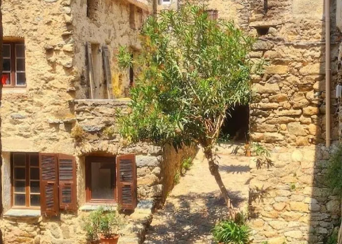Apartman Medieval Au Coeur Du Village De Lama