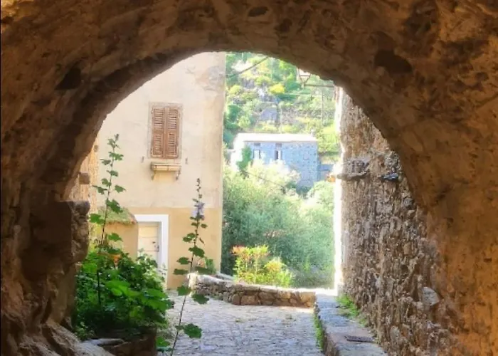 Apartman Medieval Au Coeur Du Village De *