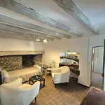 Médiéval Au Cœur Du Village De *