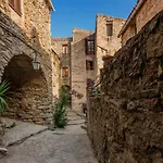 Medieval Au Coeur Du Village De * Lama