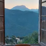 Medieval Au Coeur Du Village De * Lama