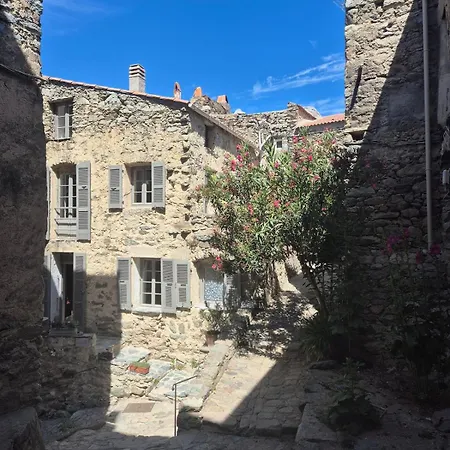 Medieval Au Coeur Du Village De *