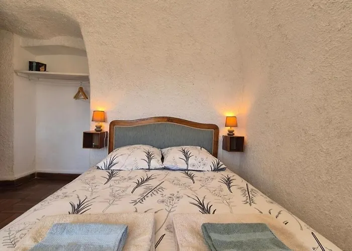 Medieval Au Coeur Du Village De * Lama